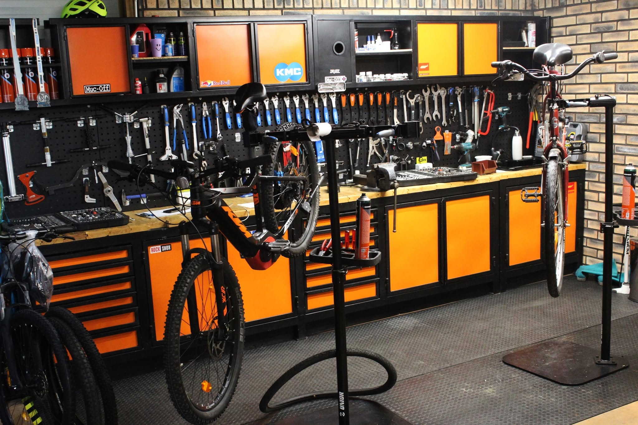 Service-ul Everest Bike Shop